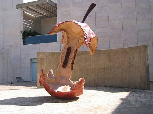Памятник огрызку в Иерусалиме