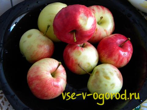 запеченные яблоки в духовке